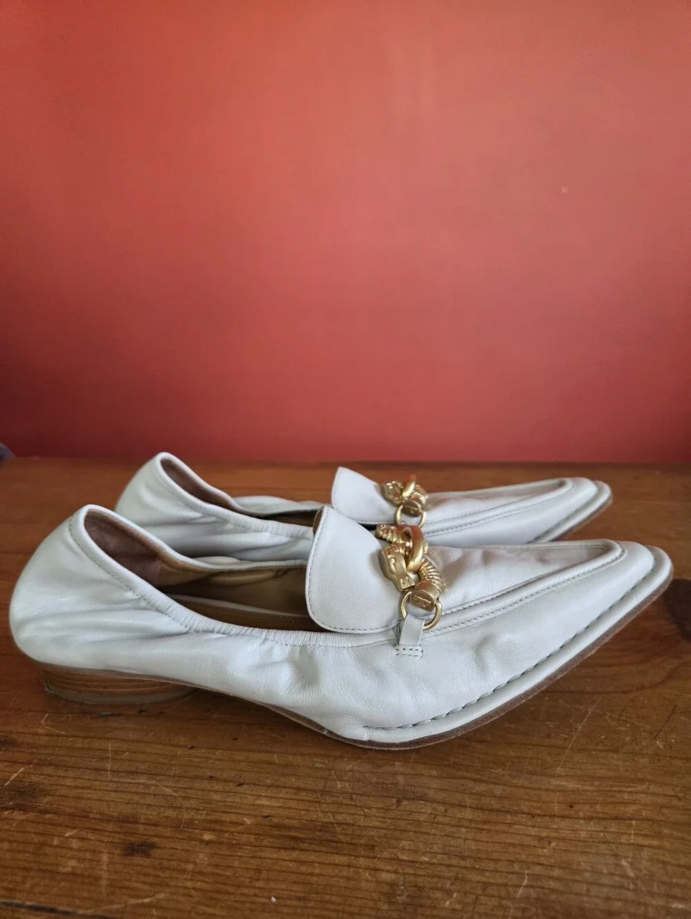 Tory Buch Jessa Pointed Toe Leather Slip On Loafers Gray Gold Chain Hardware